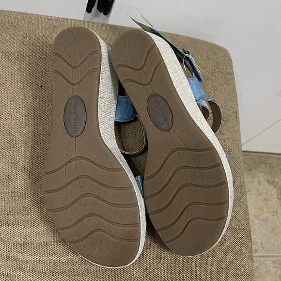 Earth Origins Women's Wedge Sandals in Blue and Silver - Picture 5 of 5